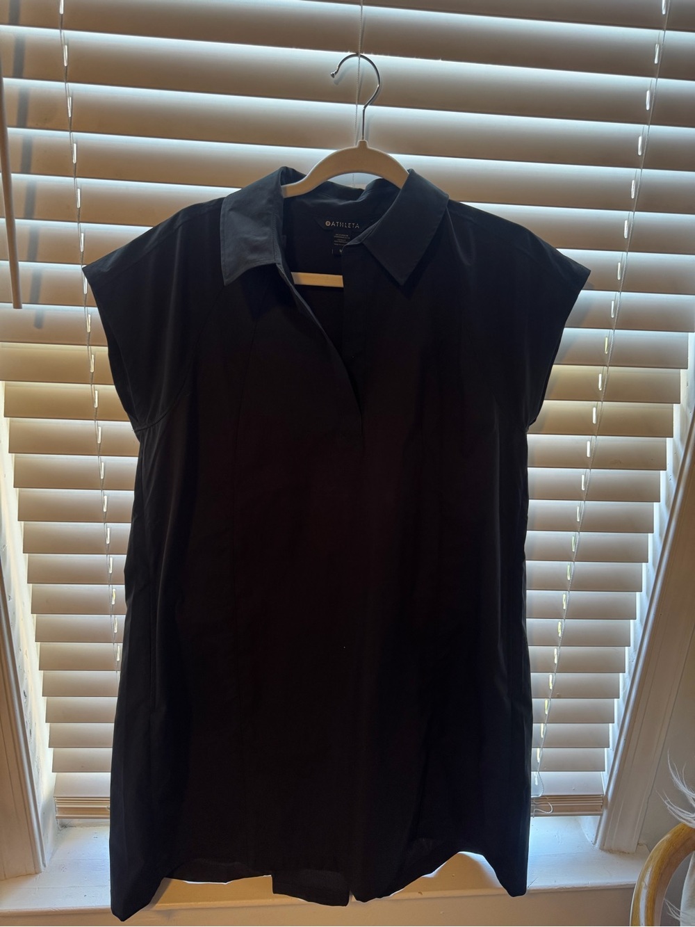 Athleta Black Sleeveless Collared Tunic Top